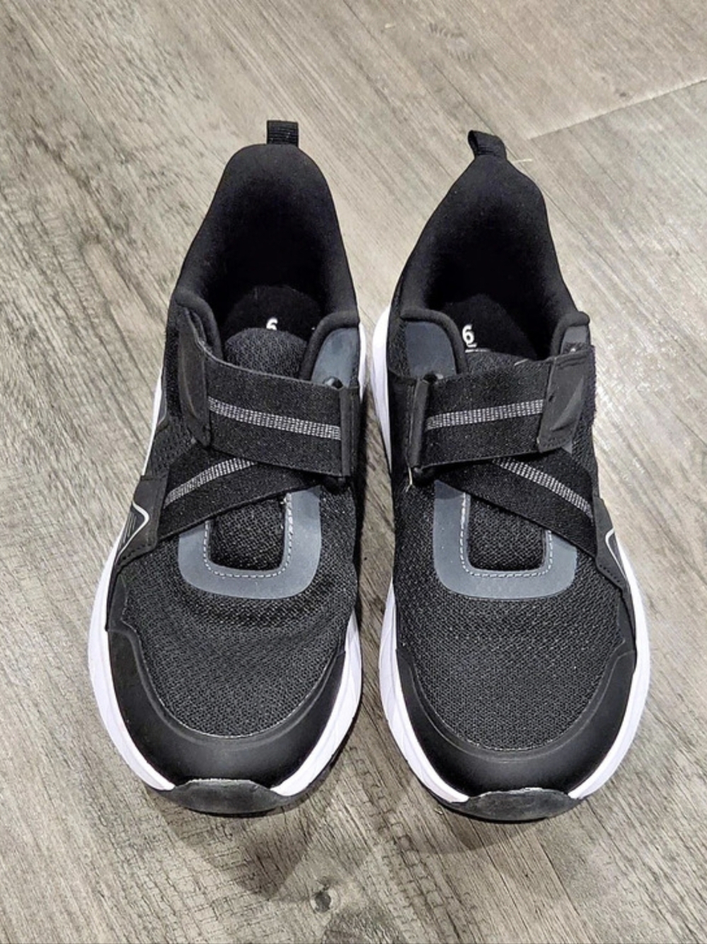 Athletic Works Athletic Sneakers in Black & White US 6
